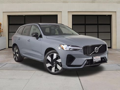 Certified 2024 Volvo XC60 T8 Plus w/ Protection Package Premier AWD/4WD image 31