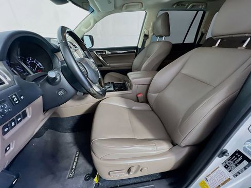 Used 2020 Lexus GX 460 Premium w/ Premium Package image 12