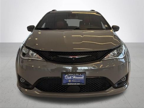 Used 2020 Chrysler Pacifica Limited w/ Quick Oder Package 2EV RED-S FWD image 3