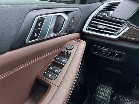 Used 2023 BMW X5 xDrive40i w/ Climate Comfort Package image 40