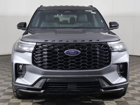 Used 2025 Ford Explorer ST-Line w/ ST-Line Street Pack image 12