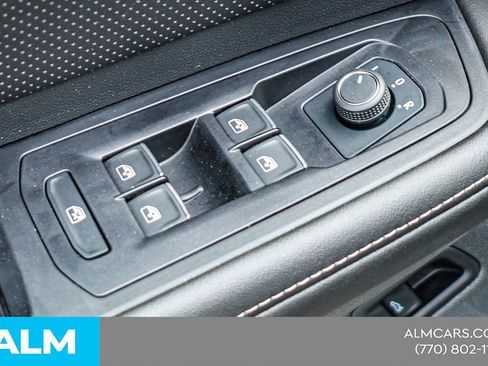 Used 2025 Volkswagen Atlas SE image 40