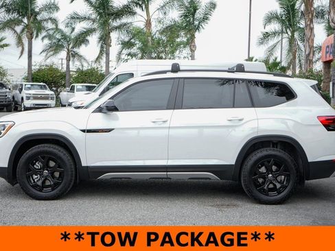Used 2025 Volkswagen Atlas Peak Edition SE AWD/4WD image 5
