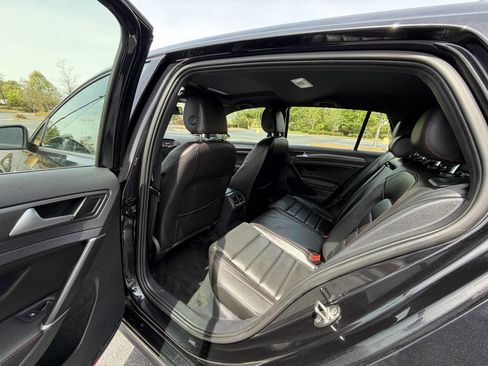 Used 2019 Volkswagen GTI SE image 12