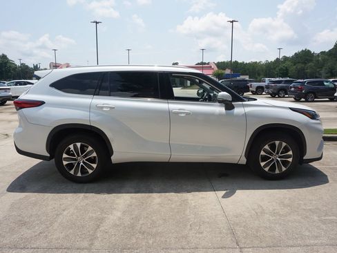 Used 2022 Toyota Highlander XLE FWD image 26