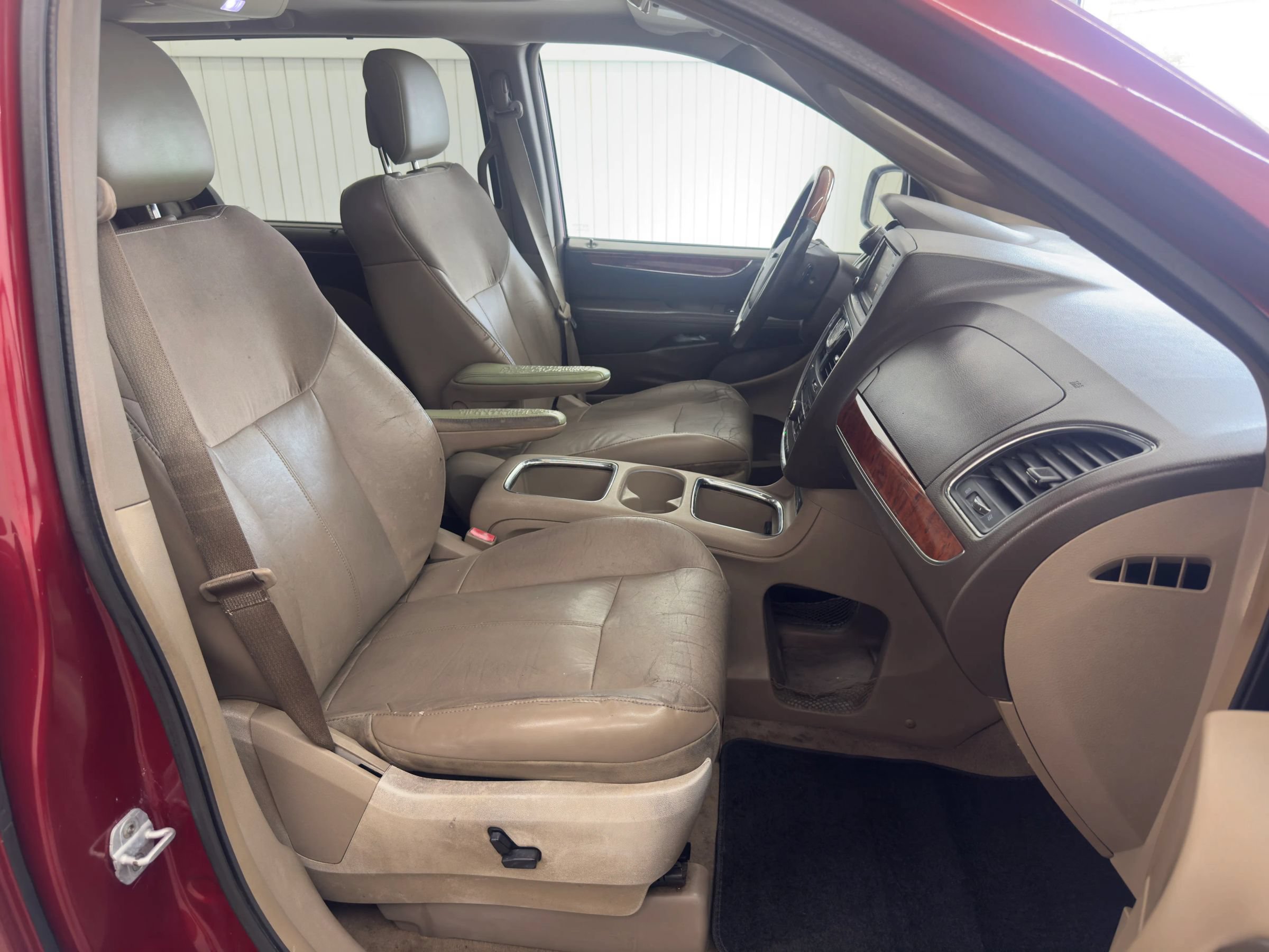Used 2012 Chrysler Town & Country Limited FWD image 10