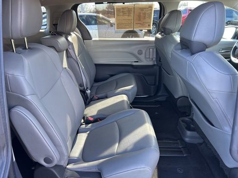 Used 2024 Toyota Sienna XLE image 21
