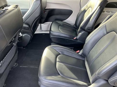 Used 2024 Chrysler Pacifica Limited FWD image 20