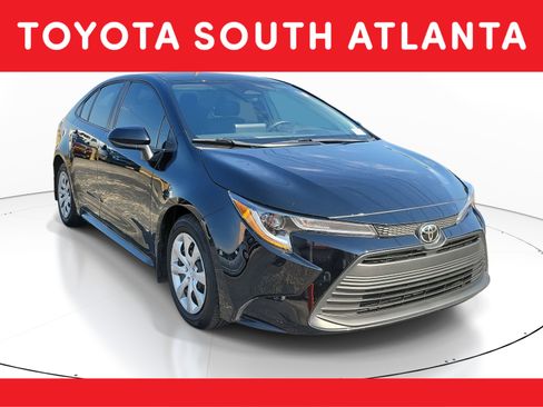 Used 2025 Toyota Corolla LE image 1