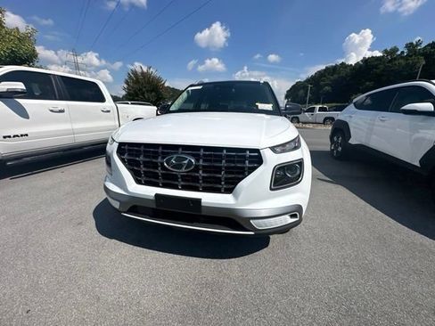 Used 2022 Hyundai Venue Limited FWD image 25