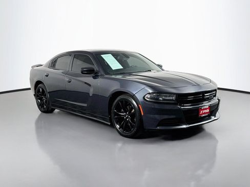 Used 2017 Dodge Charger SE w/ Blacktop Package RWD image 7