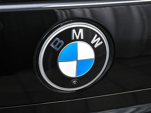 Used 2023 BMW 760i xDrive w/ Parking Assistance Package image 98