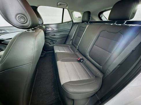 Used 2025 Chevrolet Trax LT image 25