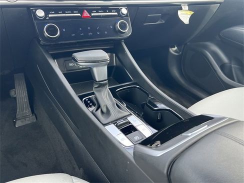 Certified 2025 Hyundai Santa Cruz SEL image 17