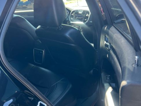 Used 2017 Chrysler 300 Limited image 18