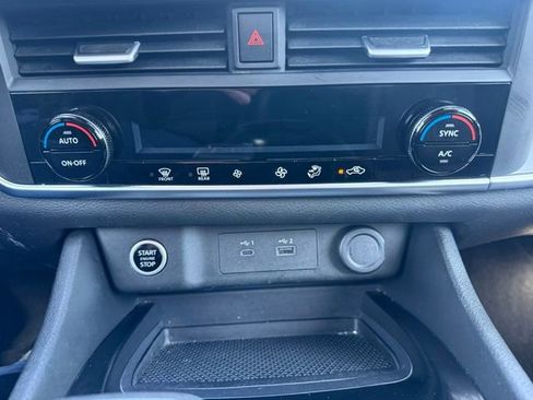 Used 2023 Nissan Rogue SV FWD image 21