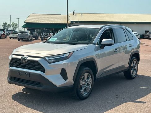 Used 2025 Toyota RAV4 XLE AWD/4WD image 4