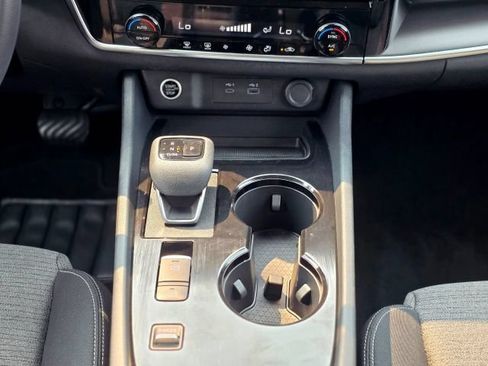 Used 2023 Nissan Rogue SV FWD image 22