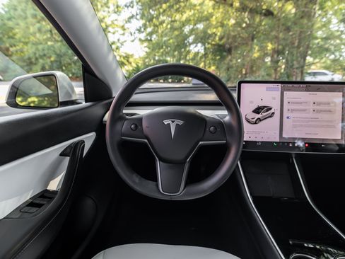 Used 2020 Tesla Model Y Long Range AWD/4WD image 6