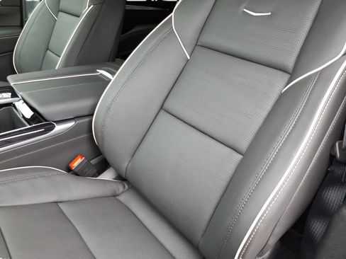 New 2026 Cadillac Escalade ESV Sport w/ Touring Package image 15