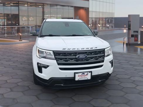 Used 2019 Ford Explorer XLT w/ Equipment Group 202A image 7