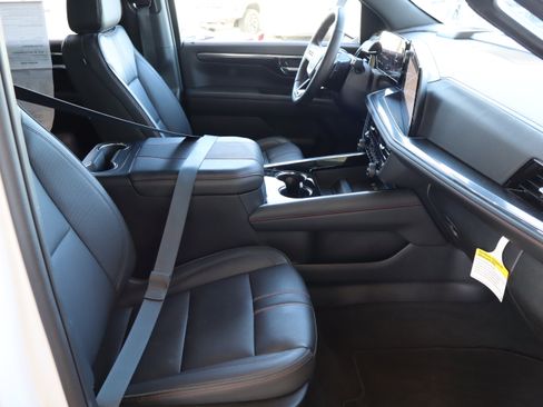 Certified 2025 Chevrolet Suburban RST w/ Comfort Package image 41