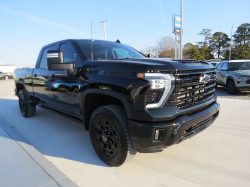 Used 2024 Chevrolet Silverado 2500 LTZ w/ LTZ Plus Package image 6