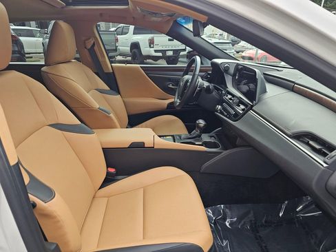 Used 2023 Lexus ES 250 w/ Premium Package image 11