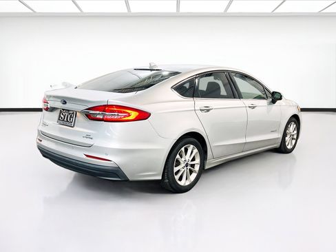 Used 2019 Ford Fusion SE image 4