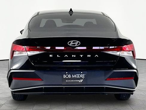 Used 2026 Hyundai Elantra SE FWD image 5