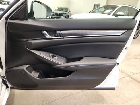 Used 2018 Honda Accord Sport image 30
