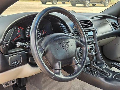 Used 2001 Chevrolet Corvette Coupe RWD image 9
