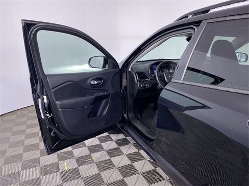 Used 2023 Jeep Cherokee Altitude Lux image 14