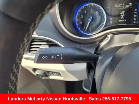 Used 2023 Chrysler Voyager LX image 28