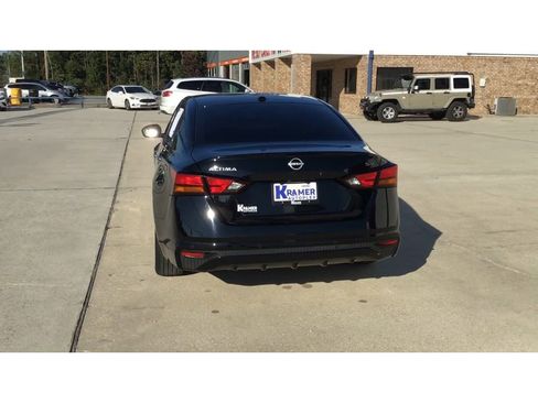 Used 2024 Nissan Altima 2.5 SV image 7