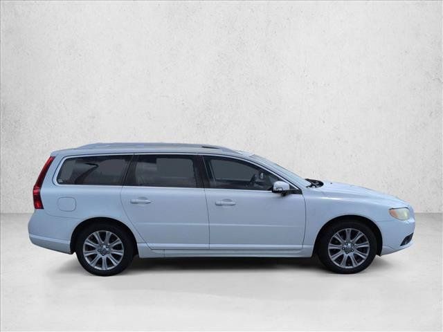 Used 2010 Volvo V70 R-Design FWD image 5