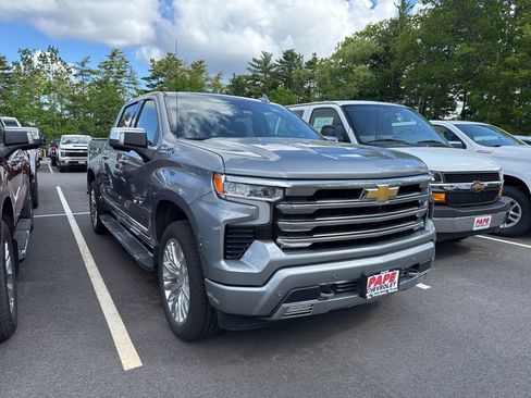 Used 2025 Chevrolet Silverado 1500 High Country w/ Technology Package AWD/4WD image 2