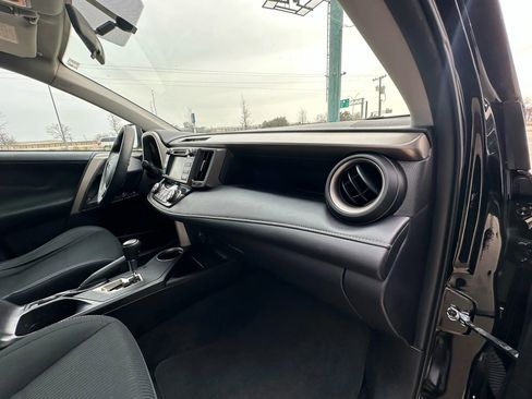 Used 2015 Toyota RAV4 XLE image 18