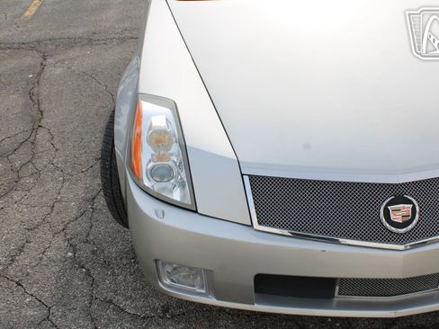Used 2005 Cadillac XLR image 25
