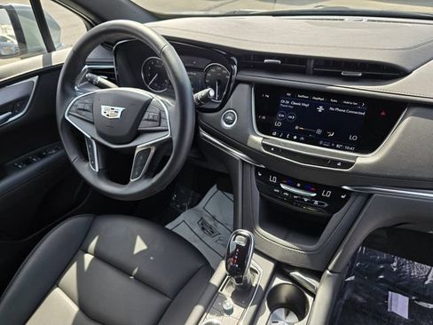 Used 2025 Cadillac XT5 Luxury AWD/4WD image 11