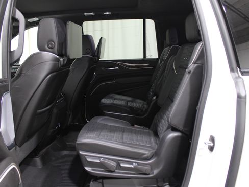 Certified 2024 Cadillac Escalade ESV Sport Platinum image 28