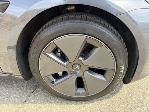 Used 2021 Tesla Model 3 Standard Range Plus image 12