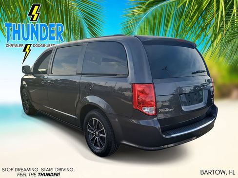 Used 2018 Dodge Grand Caravan GT image 3