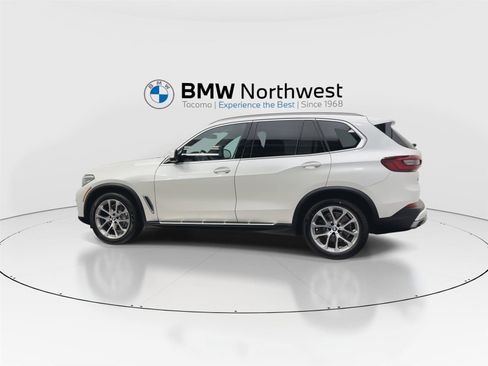 Used 2022 BMW X5 xDrive40i w/ Parking Assistance Package image 11