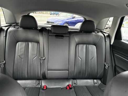 Used 2022 Audi e-tron Premium w/ Convenience Plus Package image 40