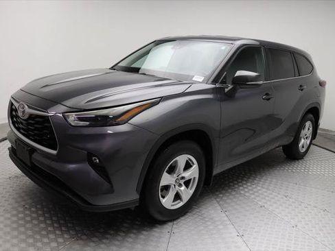 Certified 2024 Toyota Highlander LE AWD/4WD image 1