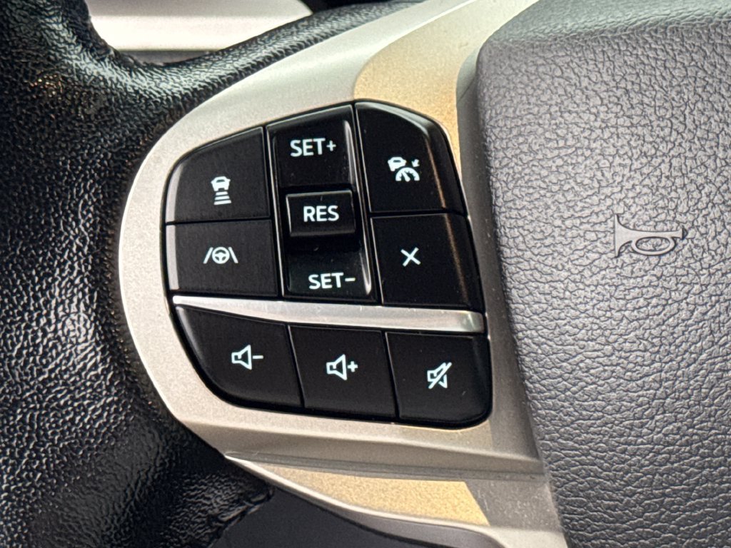 Used 2021 Ford Explorer XLT w/ Equipment Group 202A AWD/4WD image 33