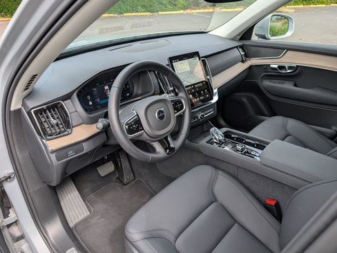 Used 2025 Volvo XC90 B6 Plus AWD/4WD image 9