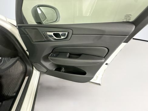 Used 2022 Volvo XC60 B5 Inscription w/ Advanced Package FWD image 34