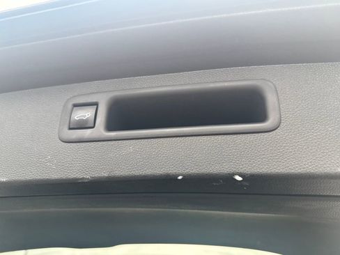 Used 2022 Toyota Highlander LE image 9